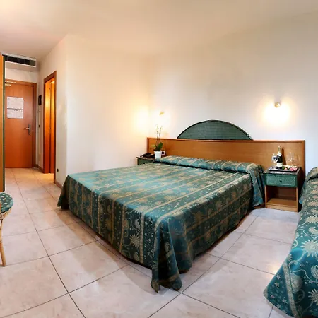 فندق Mediterraneo 4*